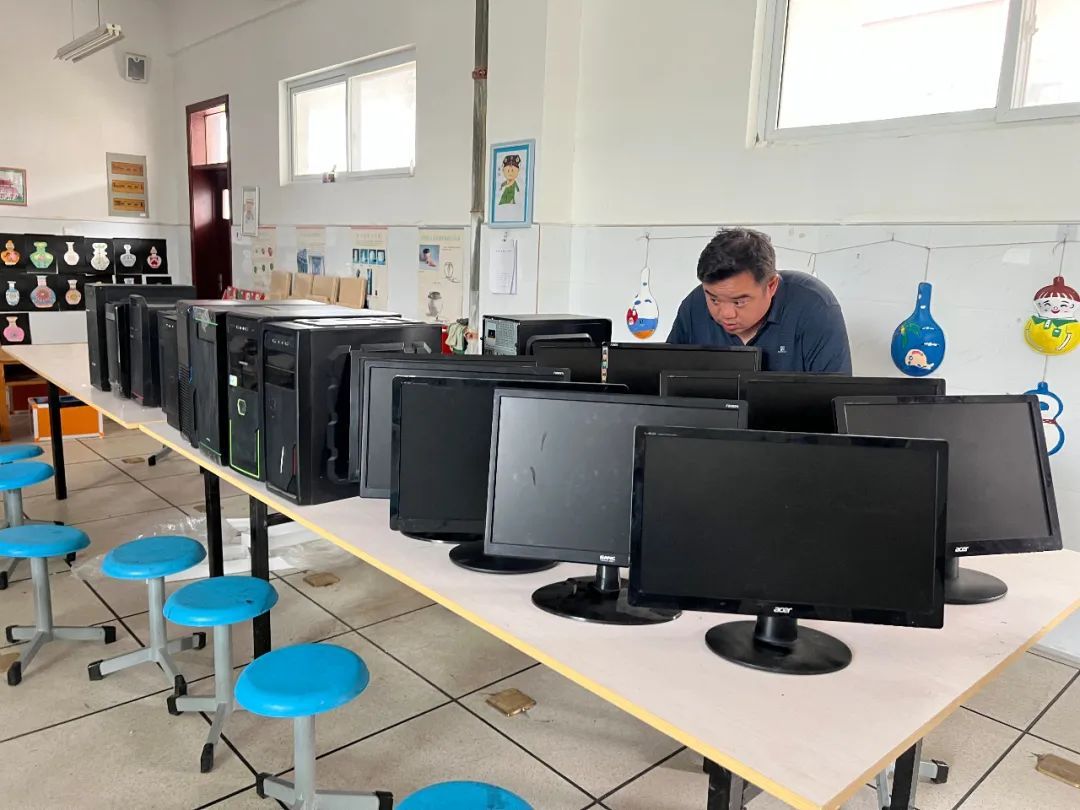 (mng)ůУ@ֿͿƼXٛ(zng)xʽږ|ɳСW(xu)(lin)Уe