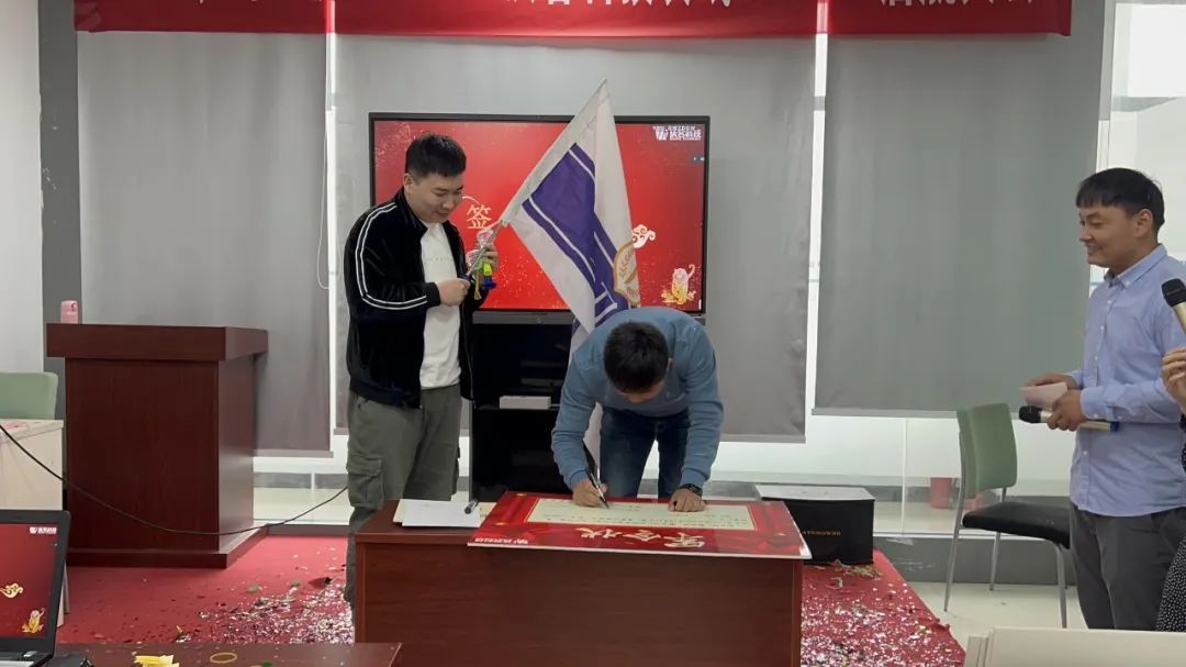 f781159ea84c843d27bbe8a1a70e975f.jpg f781159ea84c843d27bbe8a1a70e975f.jpg