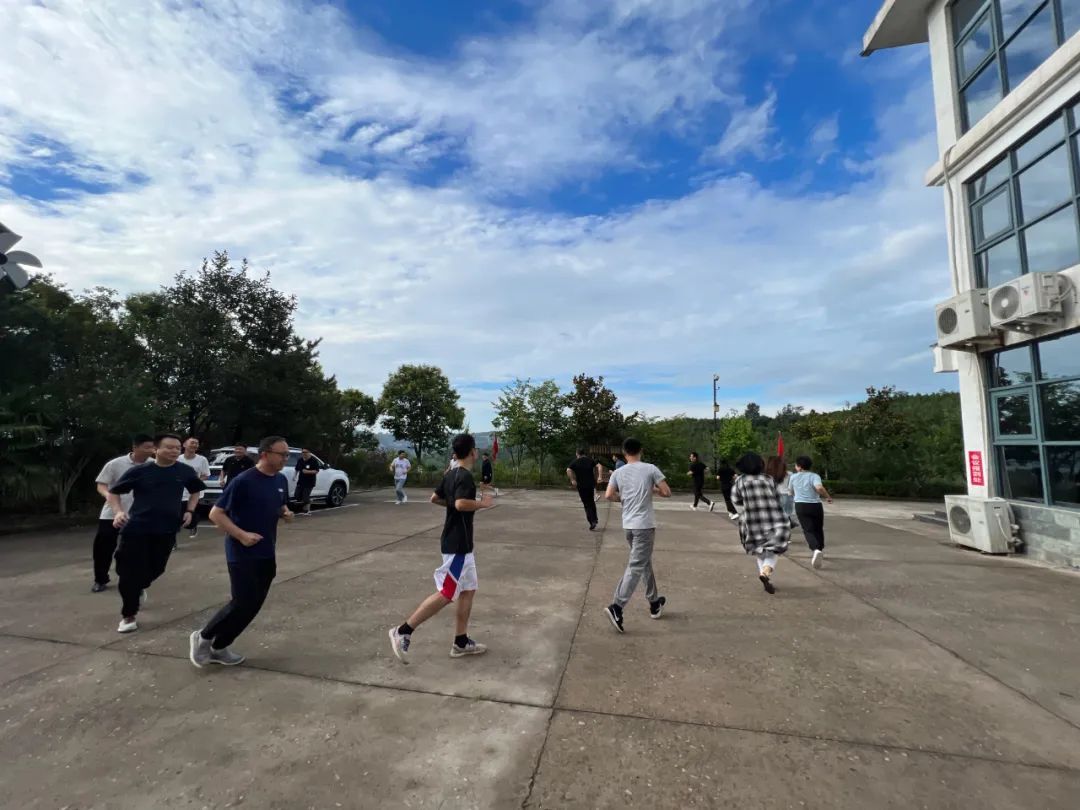 2b95f5586263b2e6b82fac7654fe39e9.jpg 2b95f5586263b2e6b82fac7654fe39e9.jpg